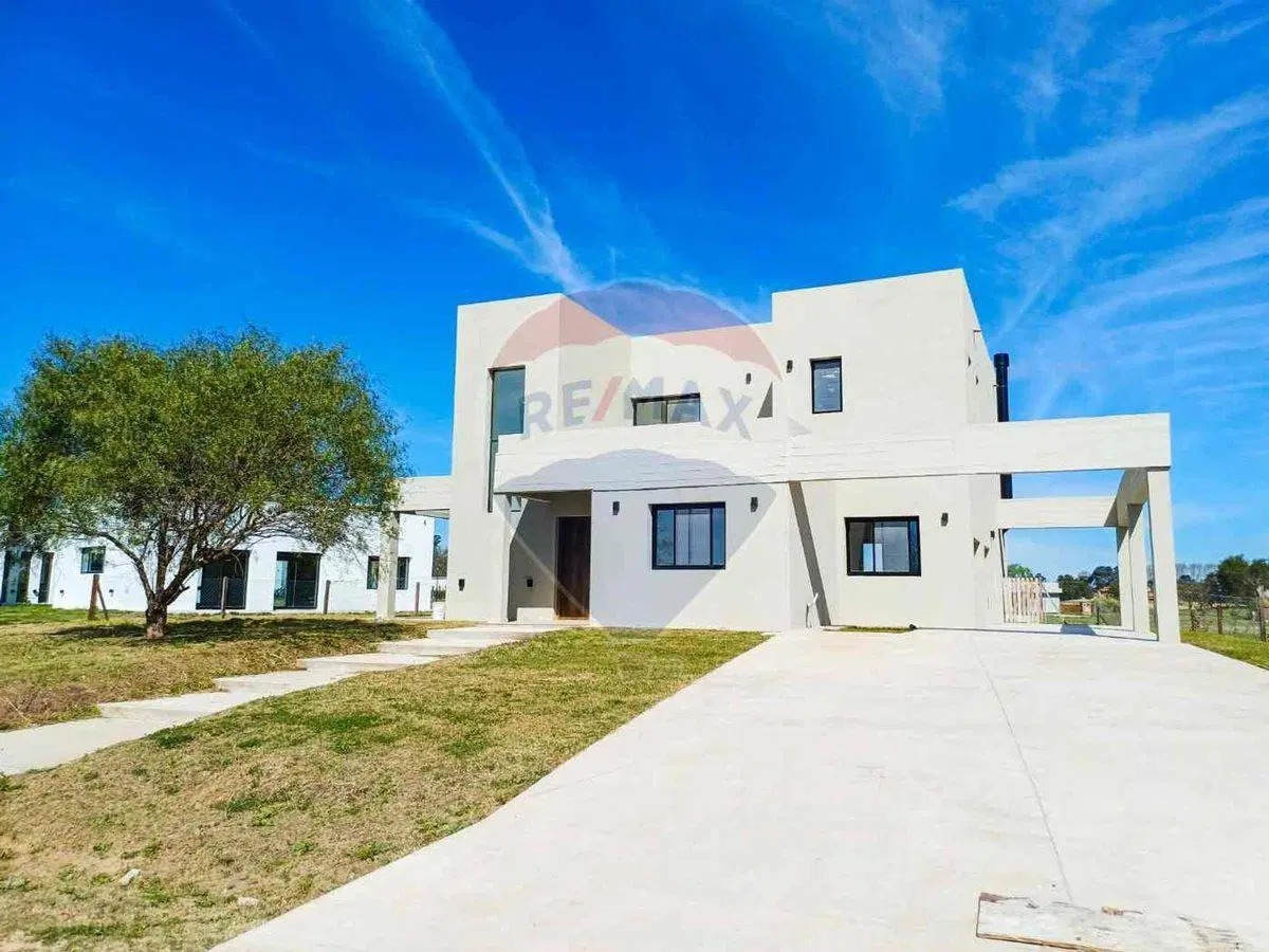 VENTA - CASA 5 AMB. CON PISCINA - MEDAL CC, PILAR 4