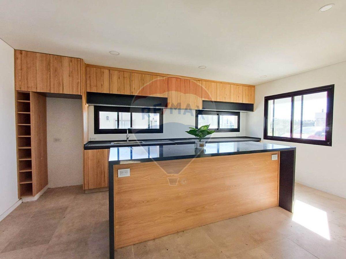 Foto de VENTA - CASA 5 AMB. CON PISCINA - MEDAL CC, PILAR, imagen 2