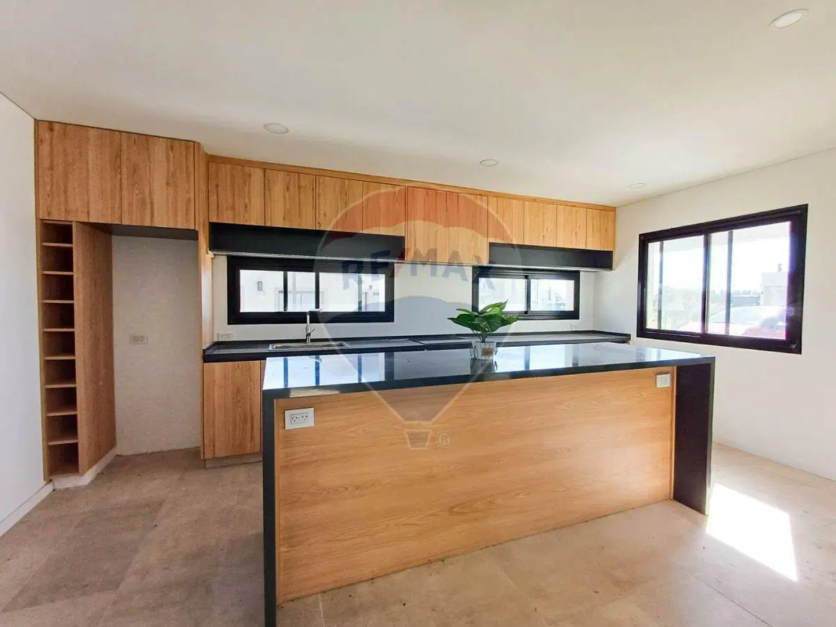 VENTA - CASA 5 AMB. CON PISCINA - MEDAL CC, PILAR 2