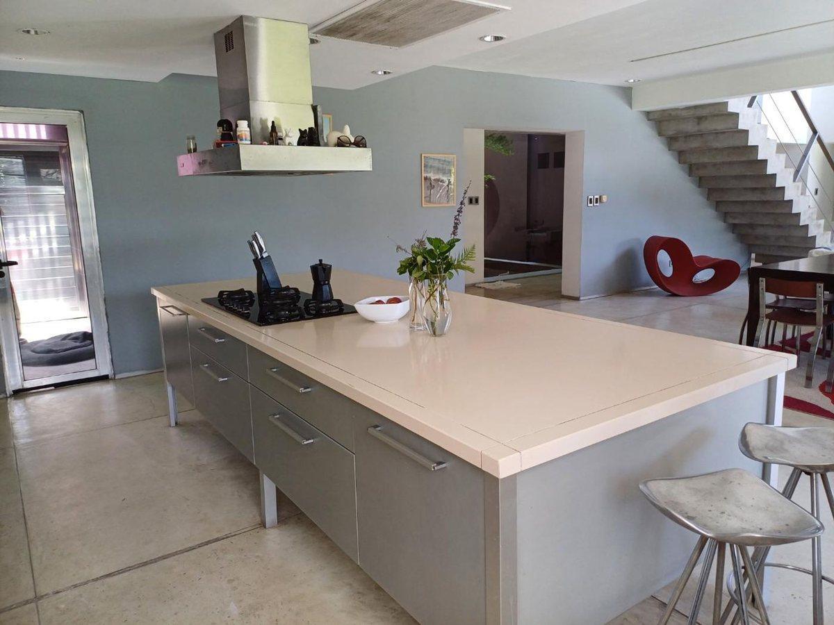 Foto de Venta casa moderna en Barrio Laguna del Sol, Tigre, imagen 2
