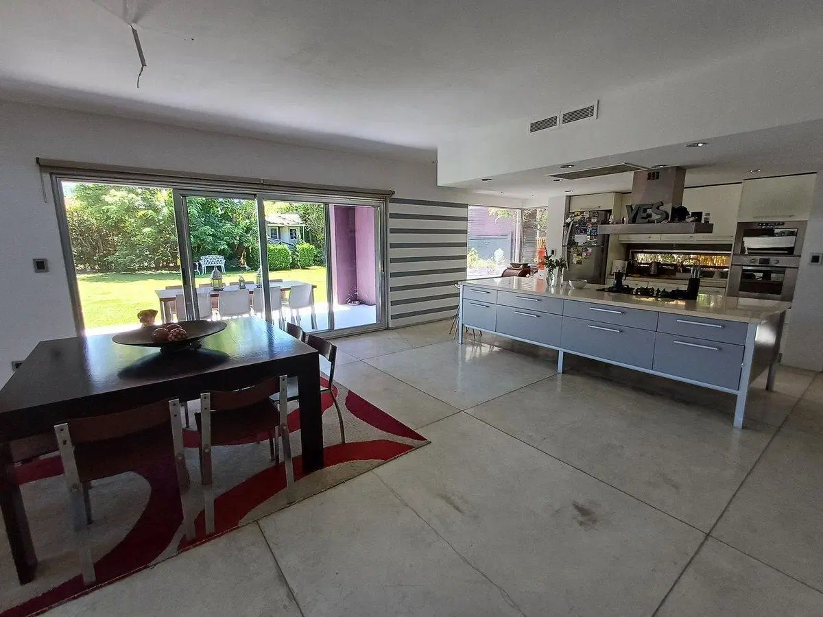 Venta casa moderna en Barrio Laguna del Sol, Tigre 4