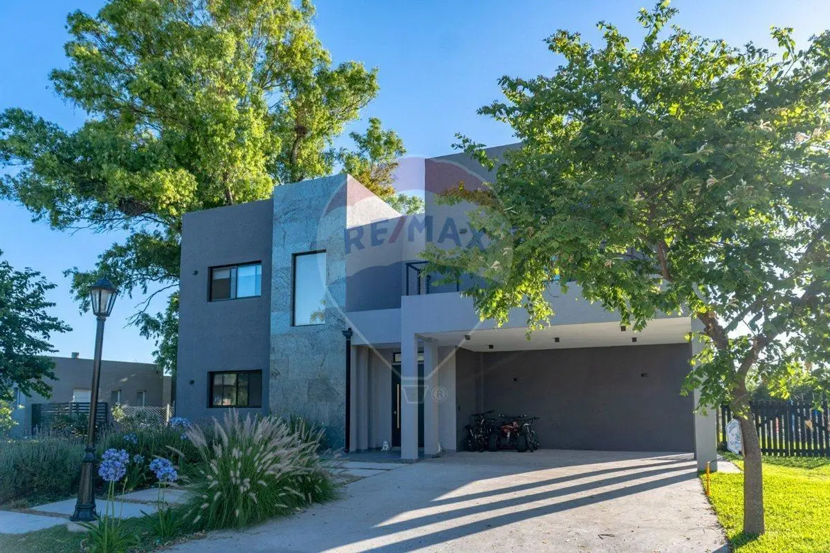 VENTA CASA 6 AMB PISCINA B° SAN SEBASTIÁN PILAR 2