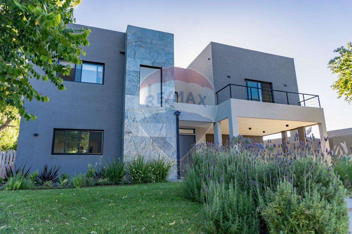 VENTA CASA 6 AMB PISCINA B° SAN SEBASTIÁN PILAR