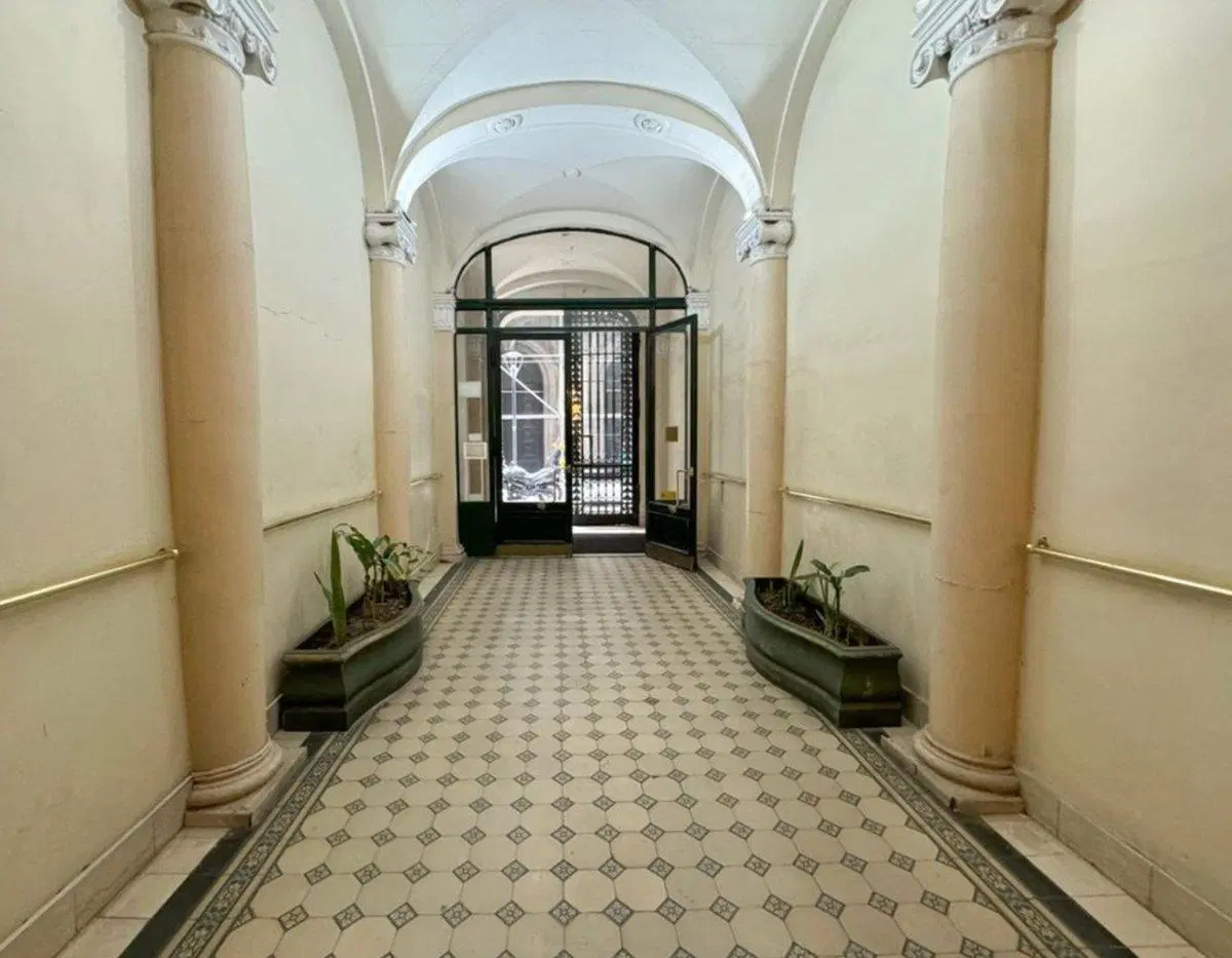 Venta oficina, edificio estilo Francés MICROCENTRO 3