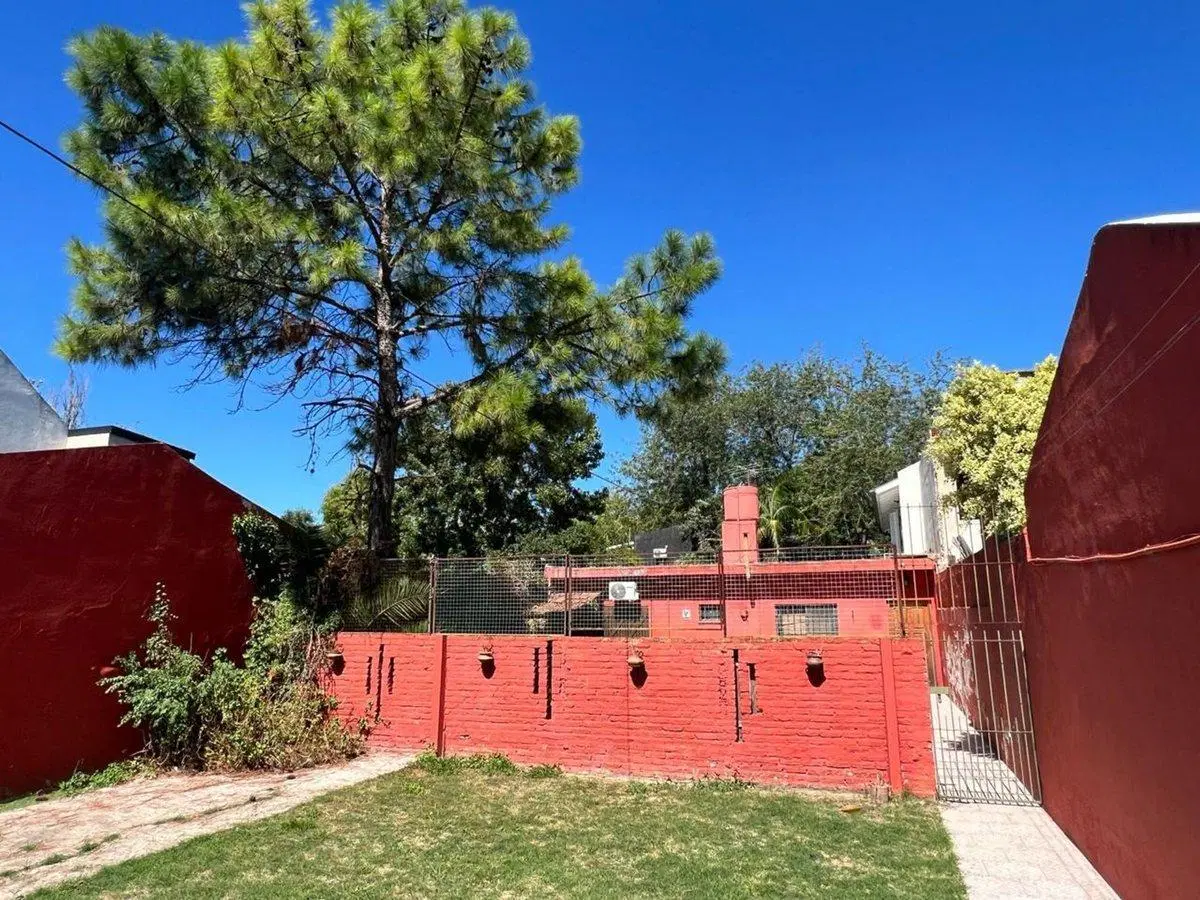 Venta terreno con casita en el fondo en Adrogué 2