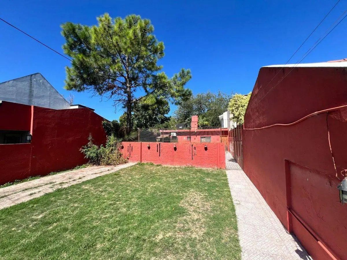 Venta terreno con casita en el fondo en Adrogué 5