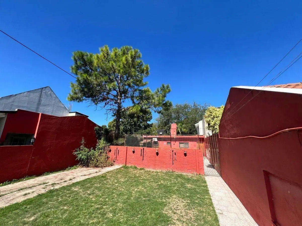 Venta terreno con casita en el fondo en Adrogué 3