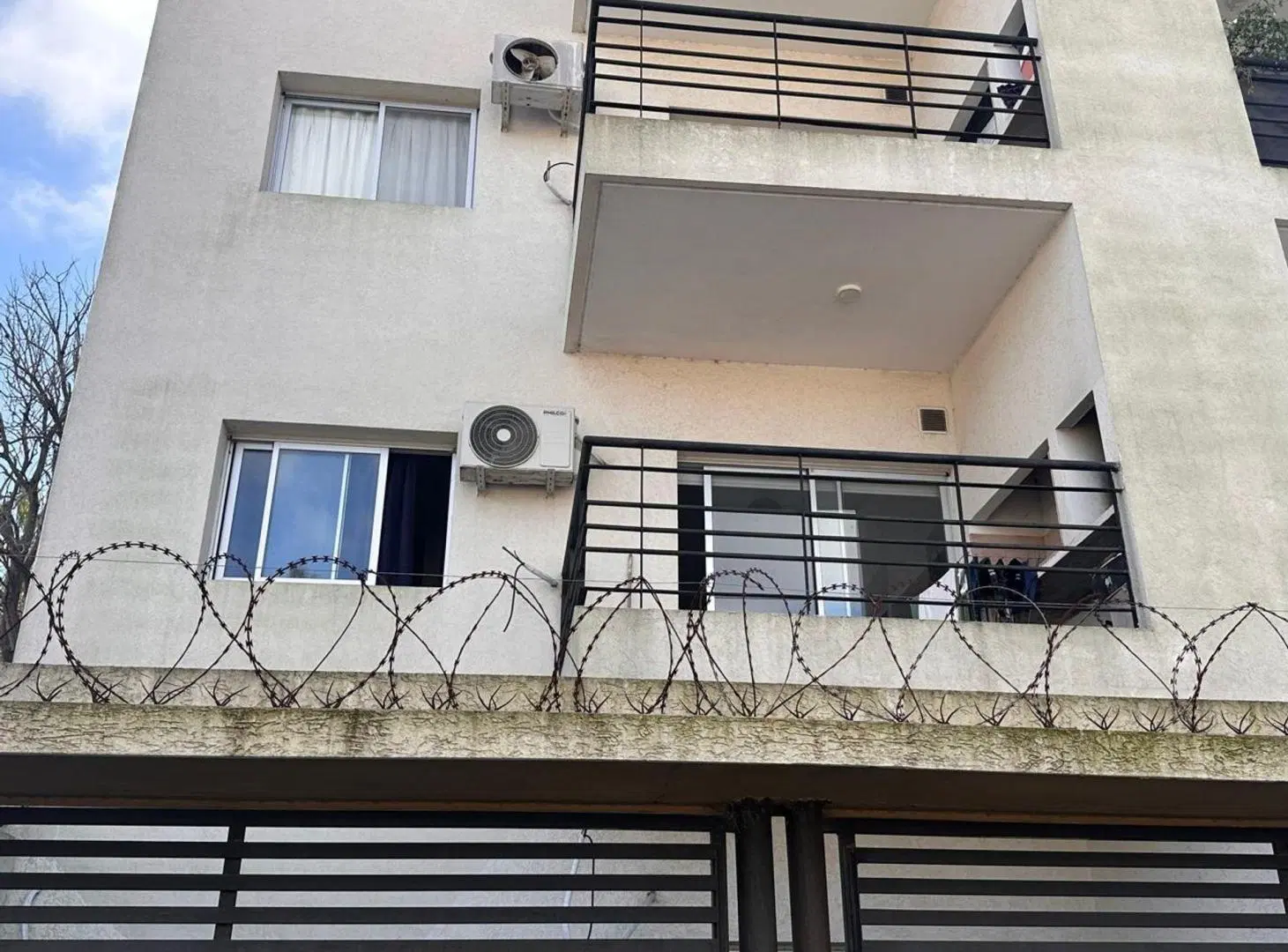 VENTA DEPTO 2 AMB. CON BALCON Y PARRILLA ZARATE 4