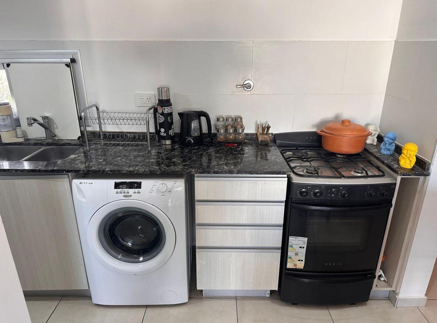 Foto de VENTA DEPTO 2 AMB. CON BALCON Y PARRILLA ZARATE, imagen 2