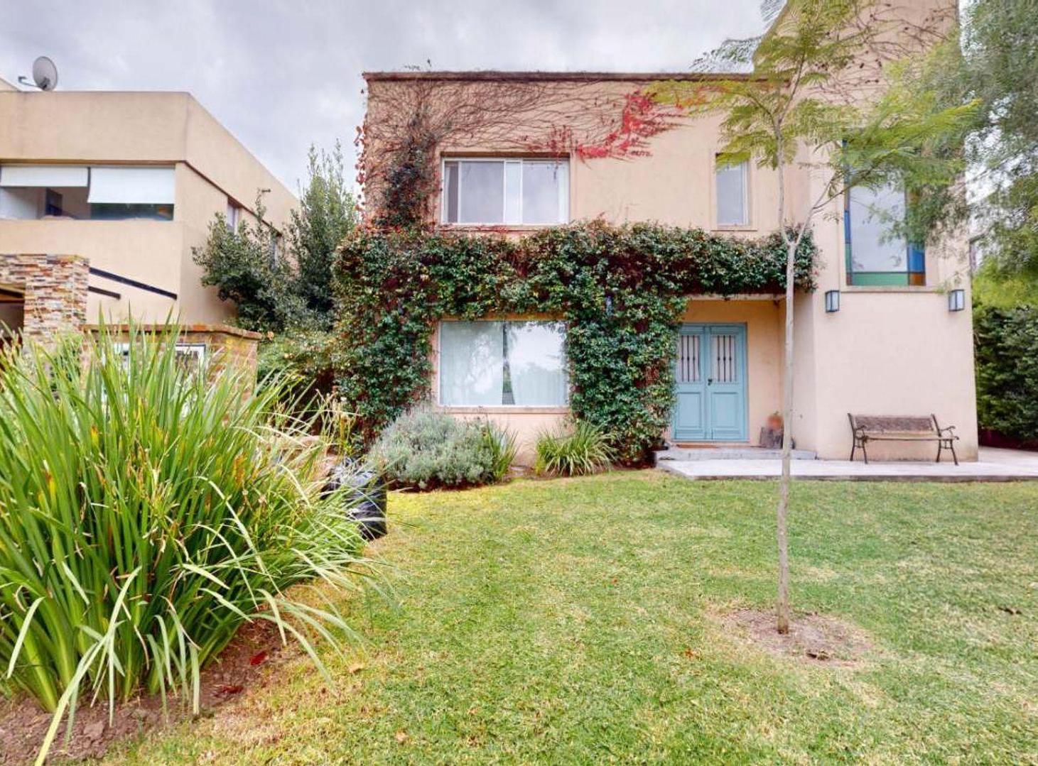Venta casa 5 Ambientes Barrancas de Santa Maria