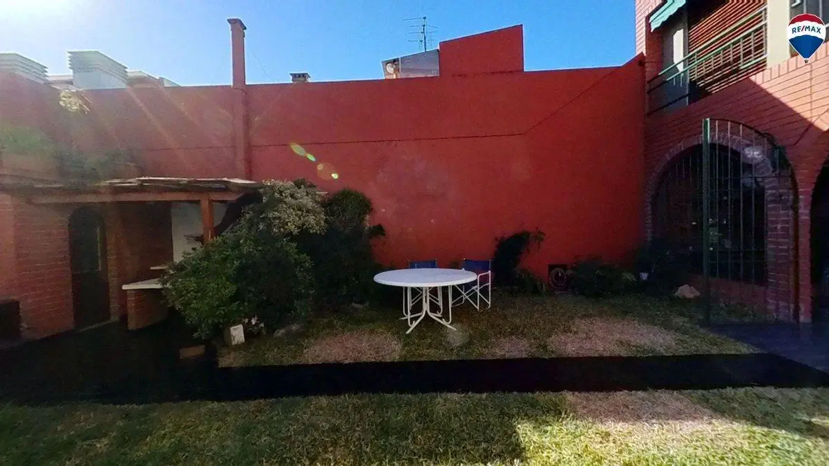 VENTA CASA JARDIN PILETA COCHERA LINIERS 5
