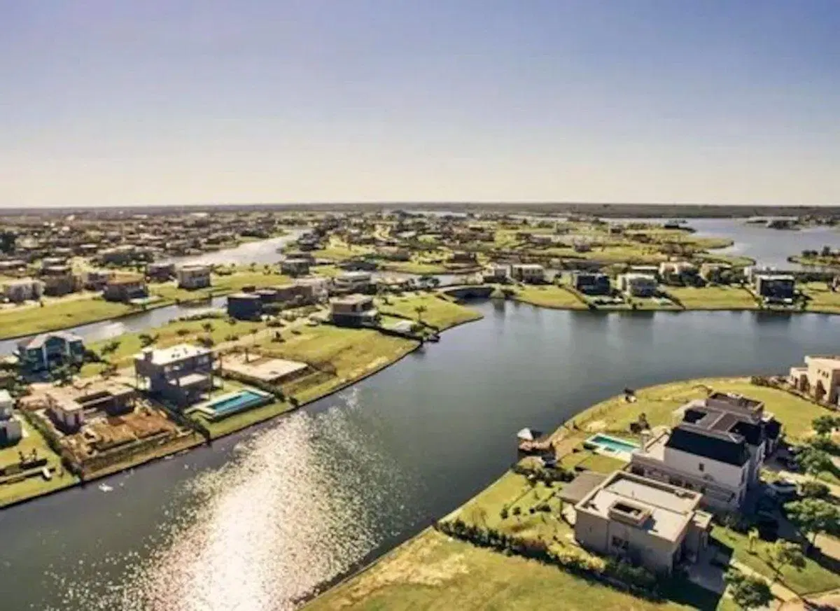 VENTA LOTE AL LAGO BARRIO ORILLAS PUERTOS FINANCIA 2