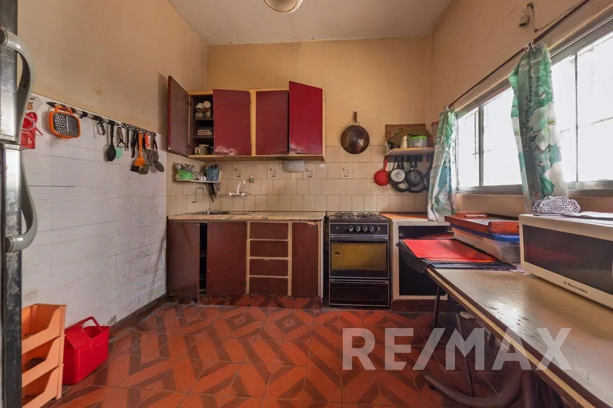 Galpón + 2 Viviendas en Lote 302 m2 Mataderos 5