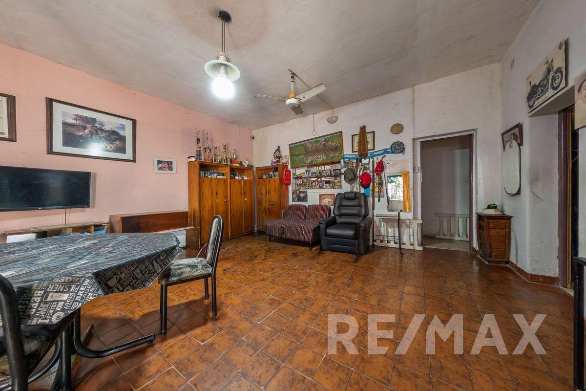 Casa + Depto + Galpón en Lote 302 m2 en Mataderos
