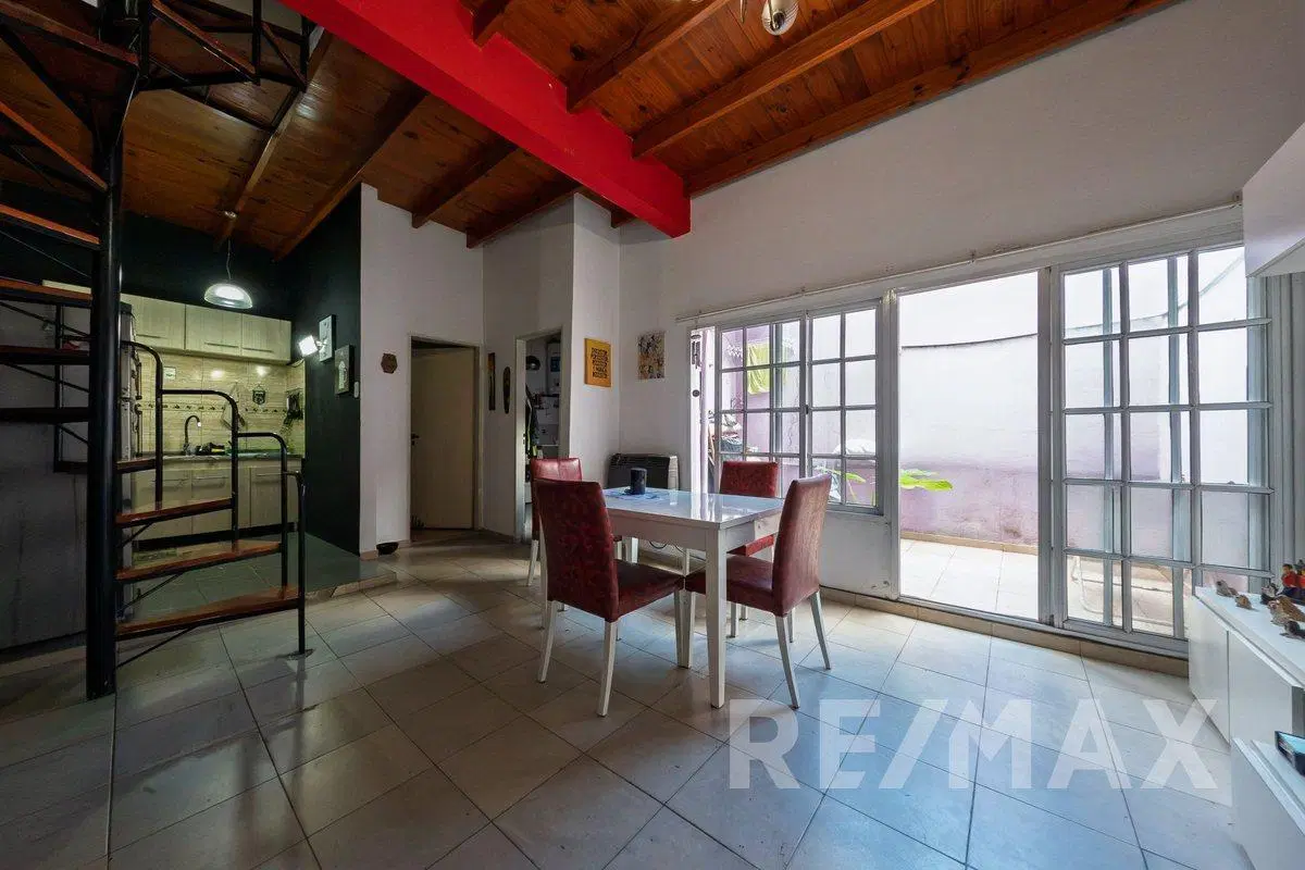 Casa + Depto + Galpón en Lote 302 m2 en Mataderos 5