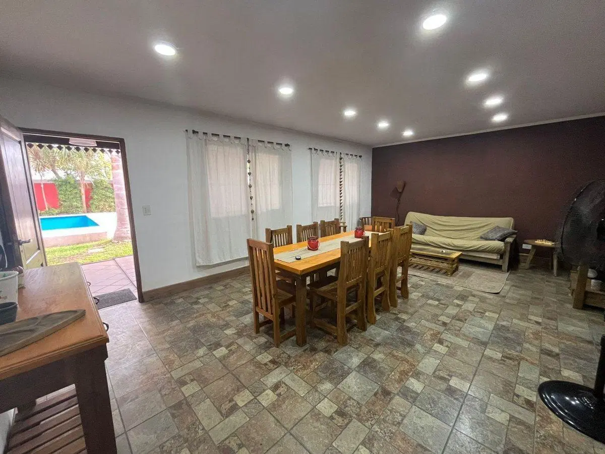 Venta casa 3 amb con pileta Manuel Alberti 2
