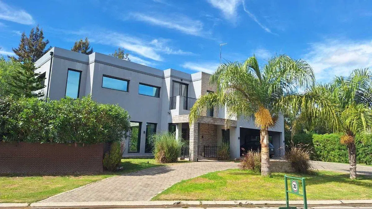 VENTA CASA BARRIO SAN MATIAS AREA 5 C/PILETA 5 AMB 3
