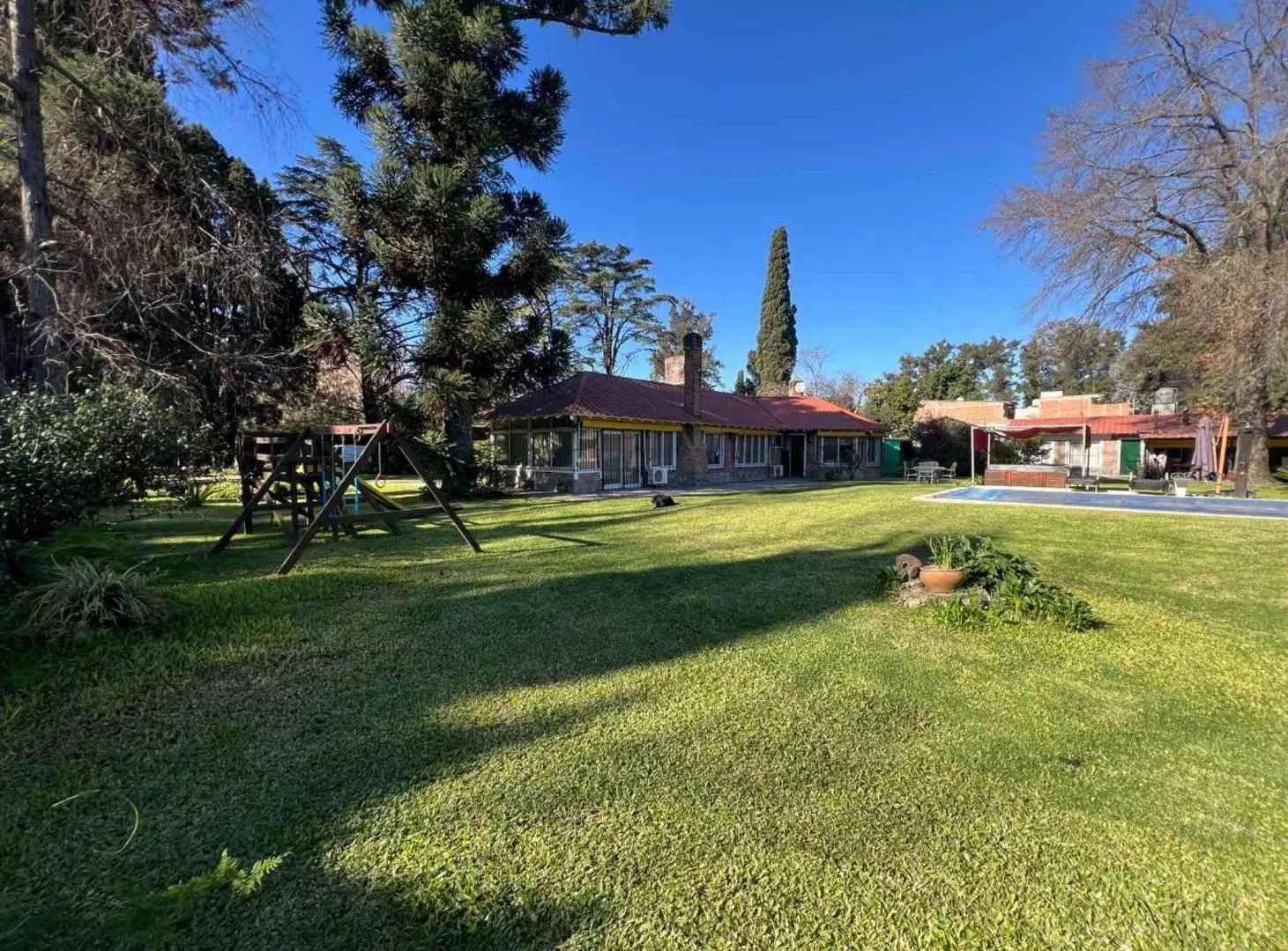 Casa en VENTA 12 Amb. 420m2 -3000m2  Malvinas Arg. 5