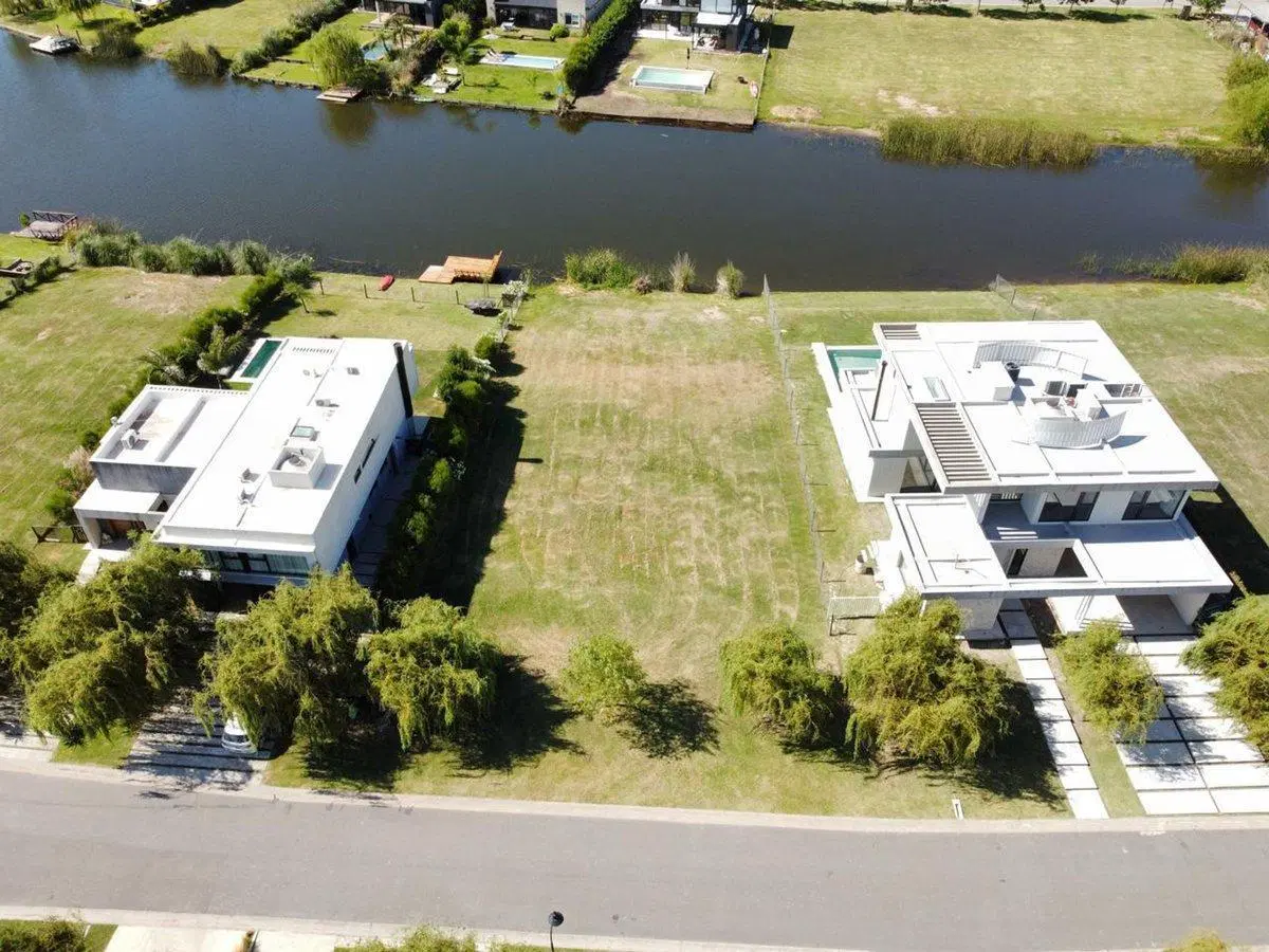 Lote a la Laguna en Venta - El Naudir 3