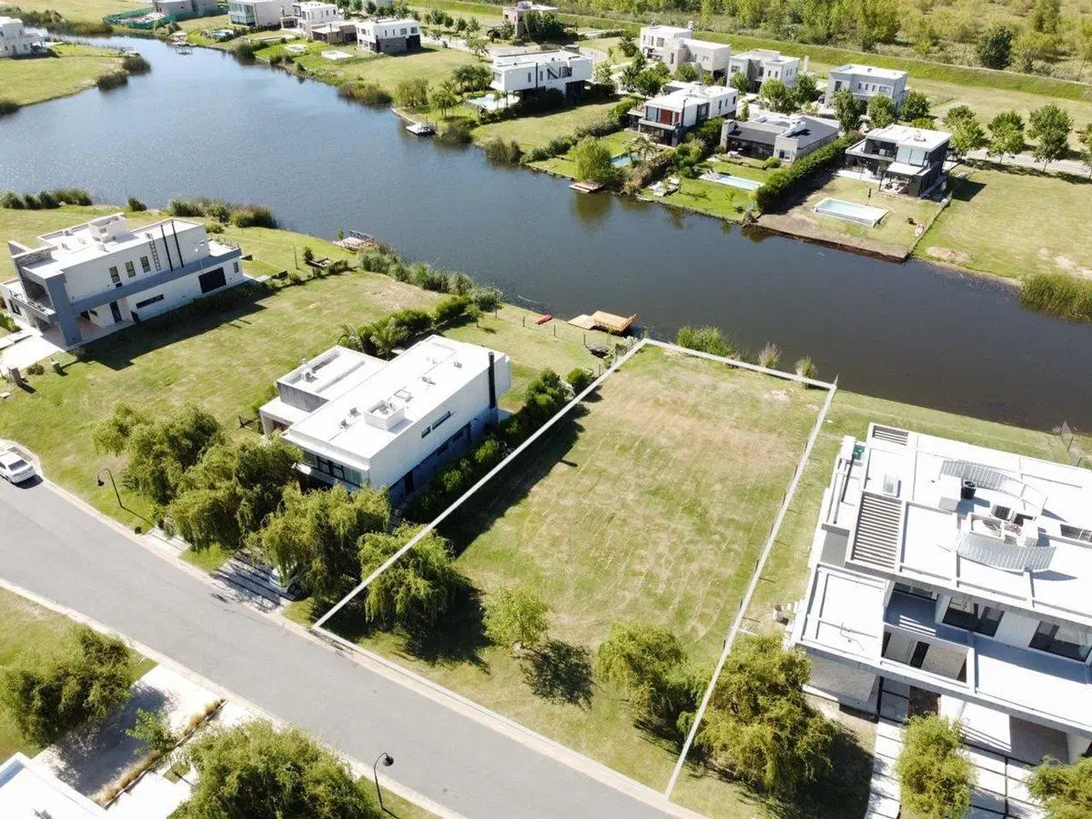 Lote a la Laguna en Venta - El Naudir 2
