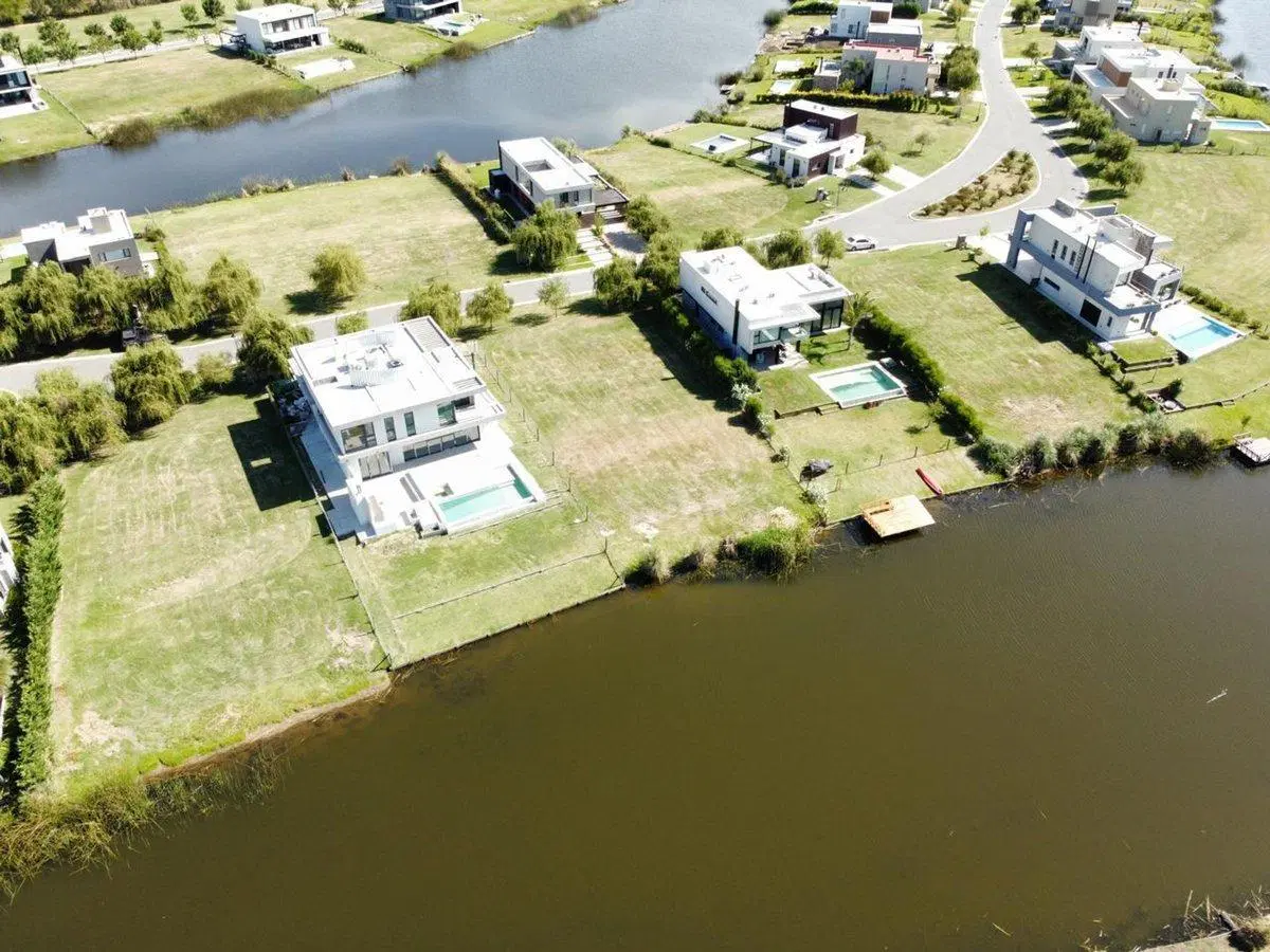Lote a la Laguna en Venta - El Naudir 5