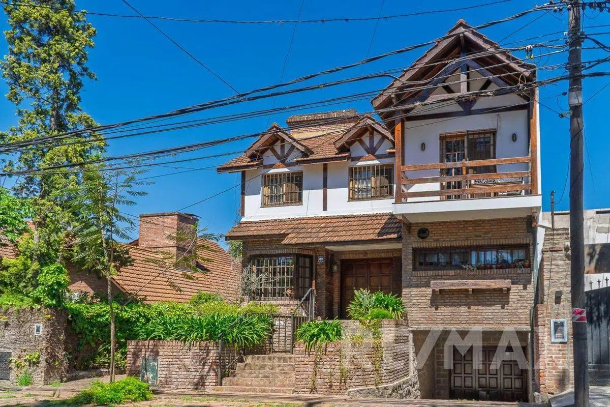 Casa 5 amb en venta  San Isidro c/ jardín y pileta 2