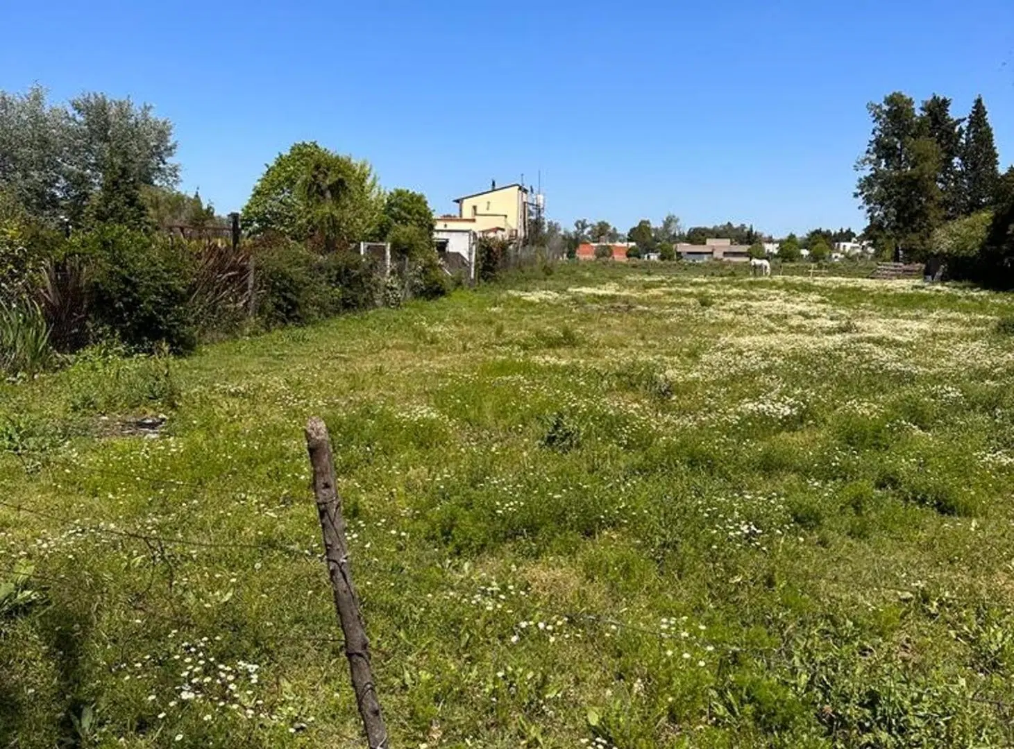 VENTA TERRENO EN BARRIO PARQUE LAS MARÍAS. LUJAN 4