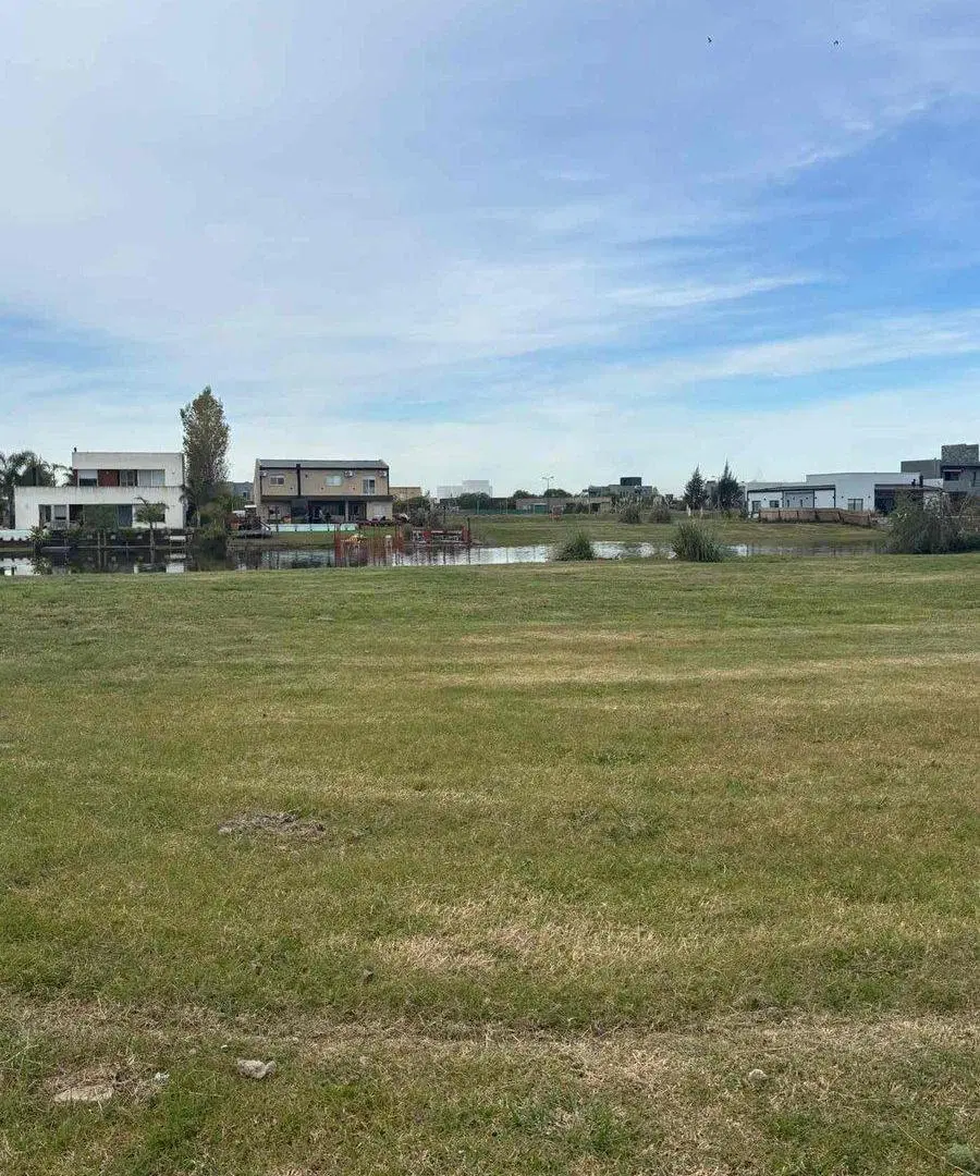 Venta lote al agua en San Sebastian Area 9 5