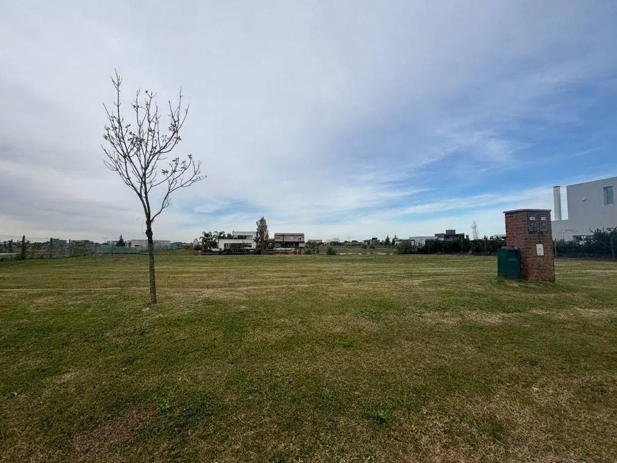 Venta lote al agua en San Sebastian Area 9 2