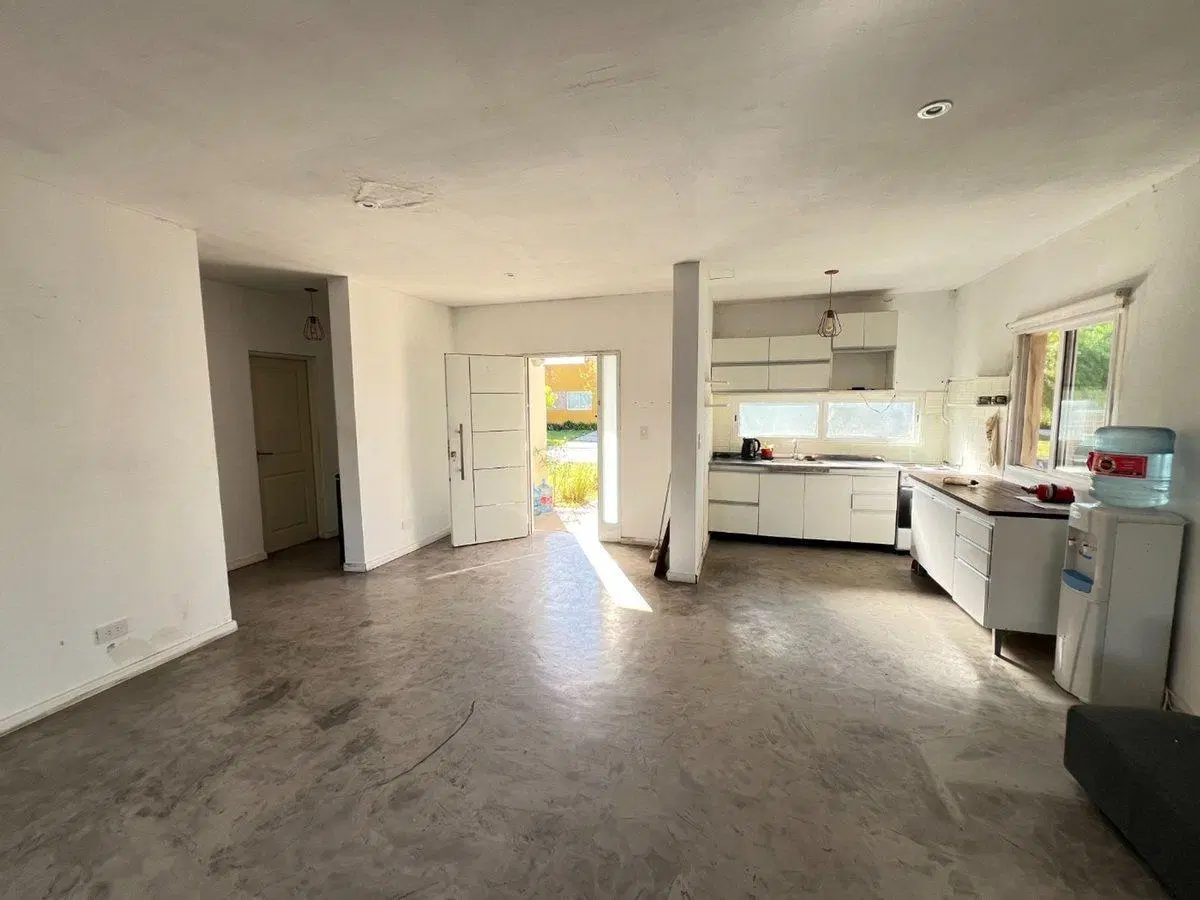 Venta Casa 4 Amb. San Ramon Pilar del Este 3