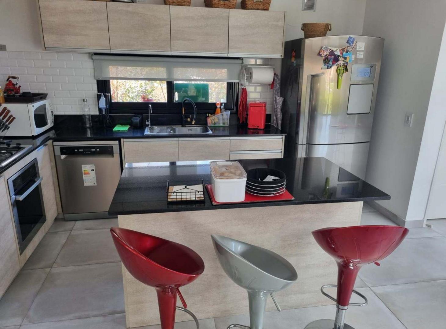 Foto de Venta Casa 5 amb Santa Lucia Pilar del Este, imagen 2