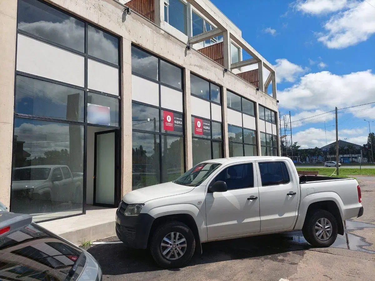 Venta Permuta Local a ESTRENAR  Pilar km 53 2