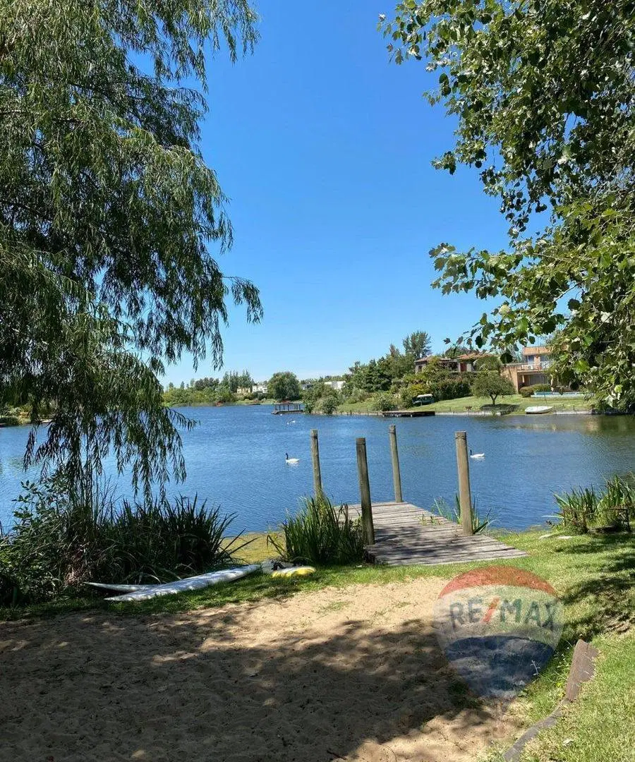 Venta Casa a la laguna Barrio Santa Catalina Tigre 5