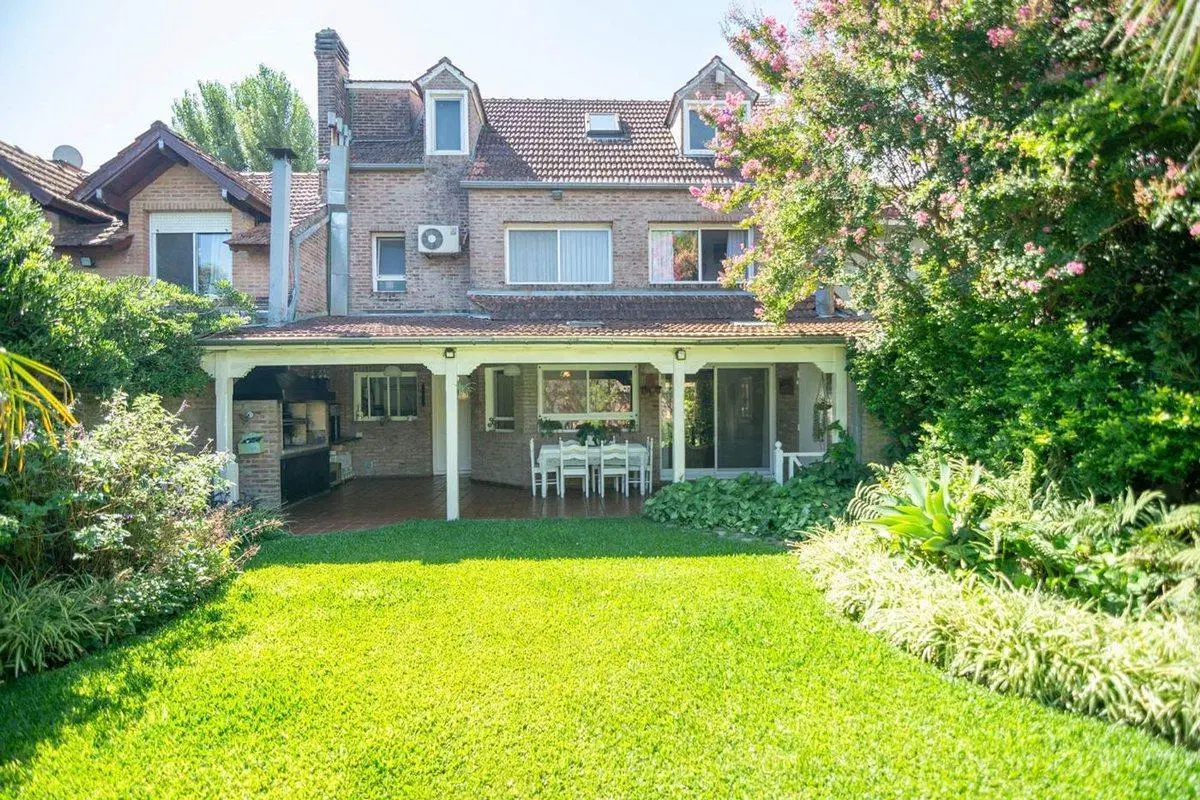 CASA EN VENTA BARRIO LA MERCED 5