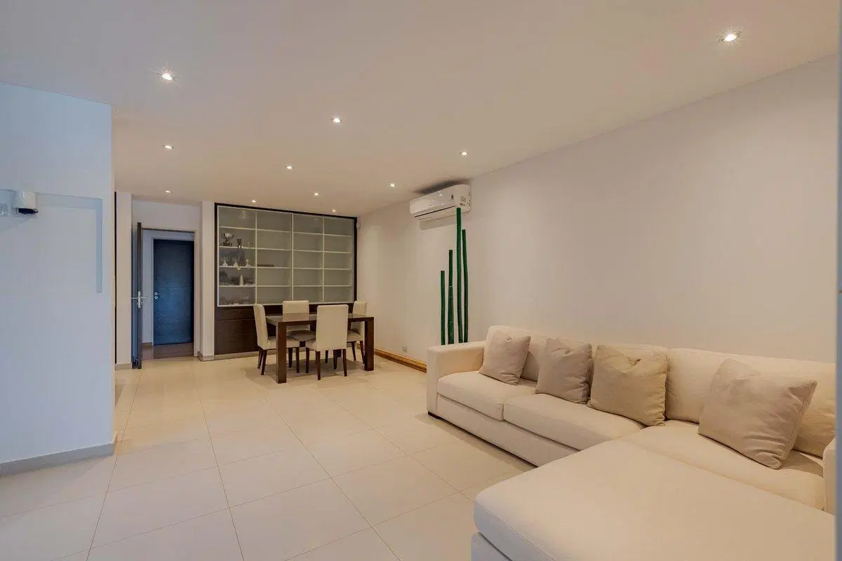 Casa Santa Bárbara venta 9 ambientes lago central 8