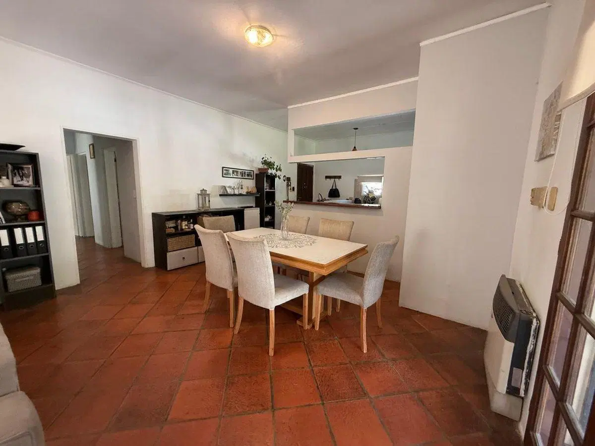 Casa 4 ambientes,Venta,Benavidez centro, Piscina. 4
