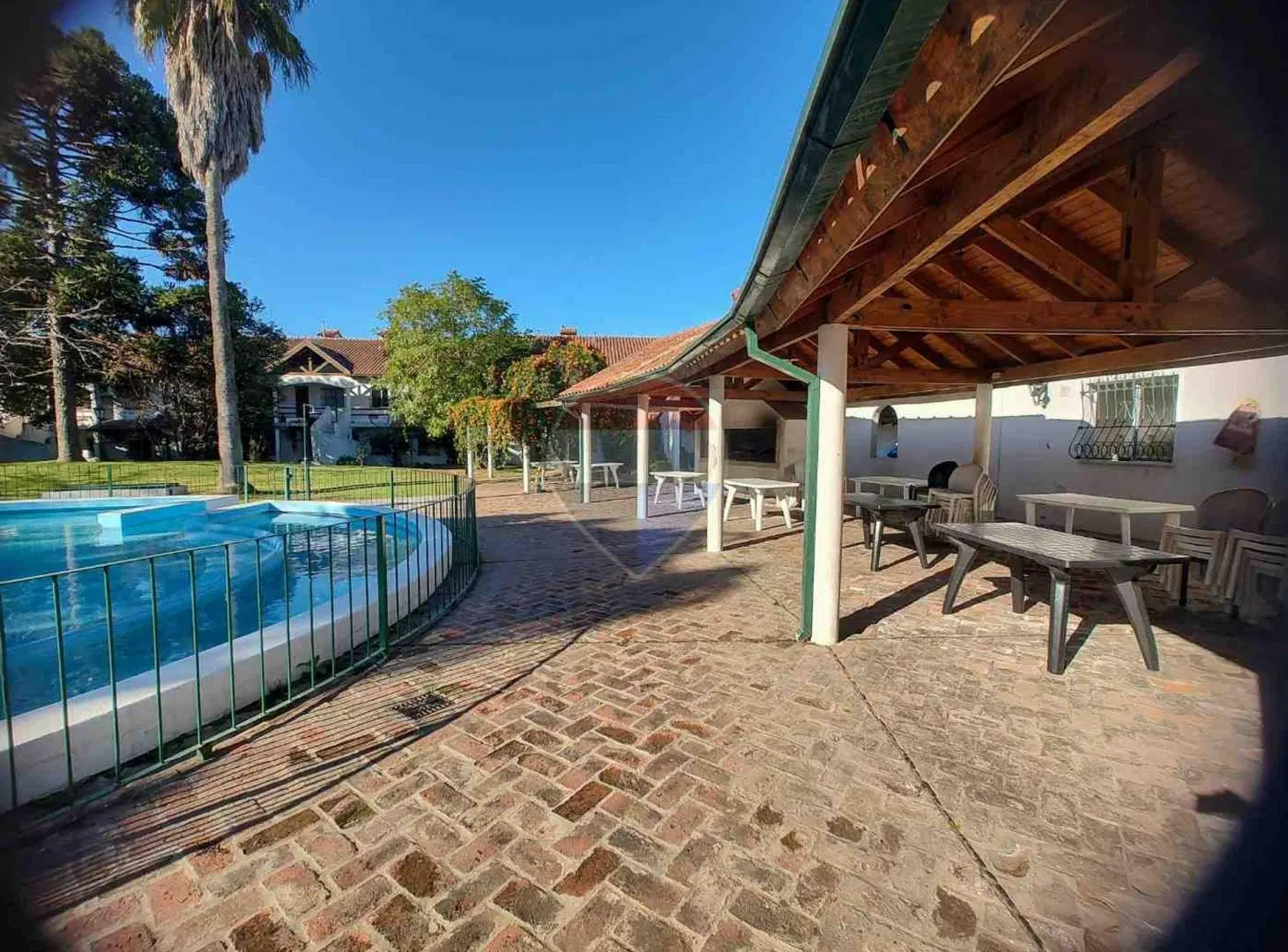 ALQUILER - DEPTO EN CONDOMINIO C/ PARQUE - CAMPANA 8