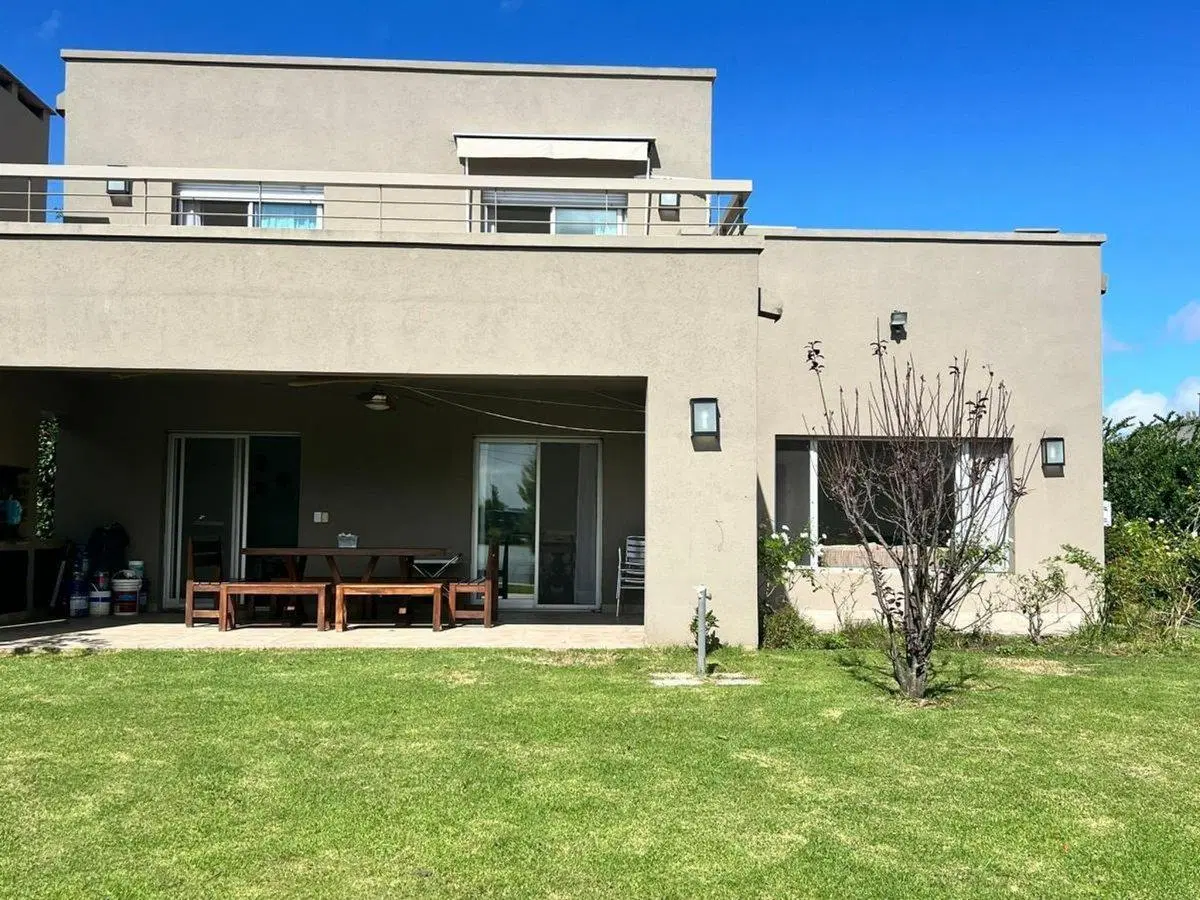 CASA EN ALQUILER ANUAL A LAGUNA VILLANUEVA TIGRE 3
