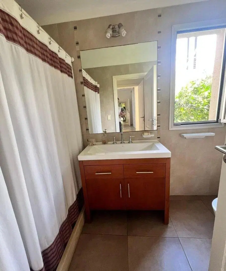 CASA EN ALQUILER ANUAL A LAGUNA VILLANUEVA TIGRE 8