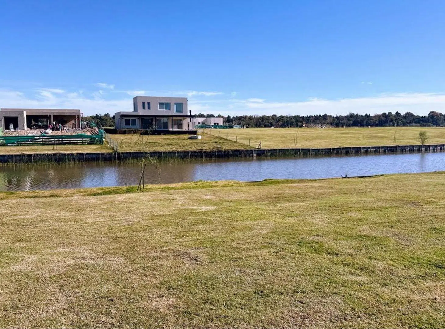 VENTA DE LOTE EN B. EL NAUDIR CON SALIDA AL RIO 3