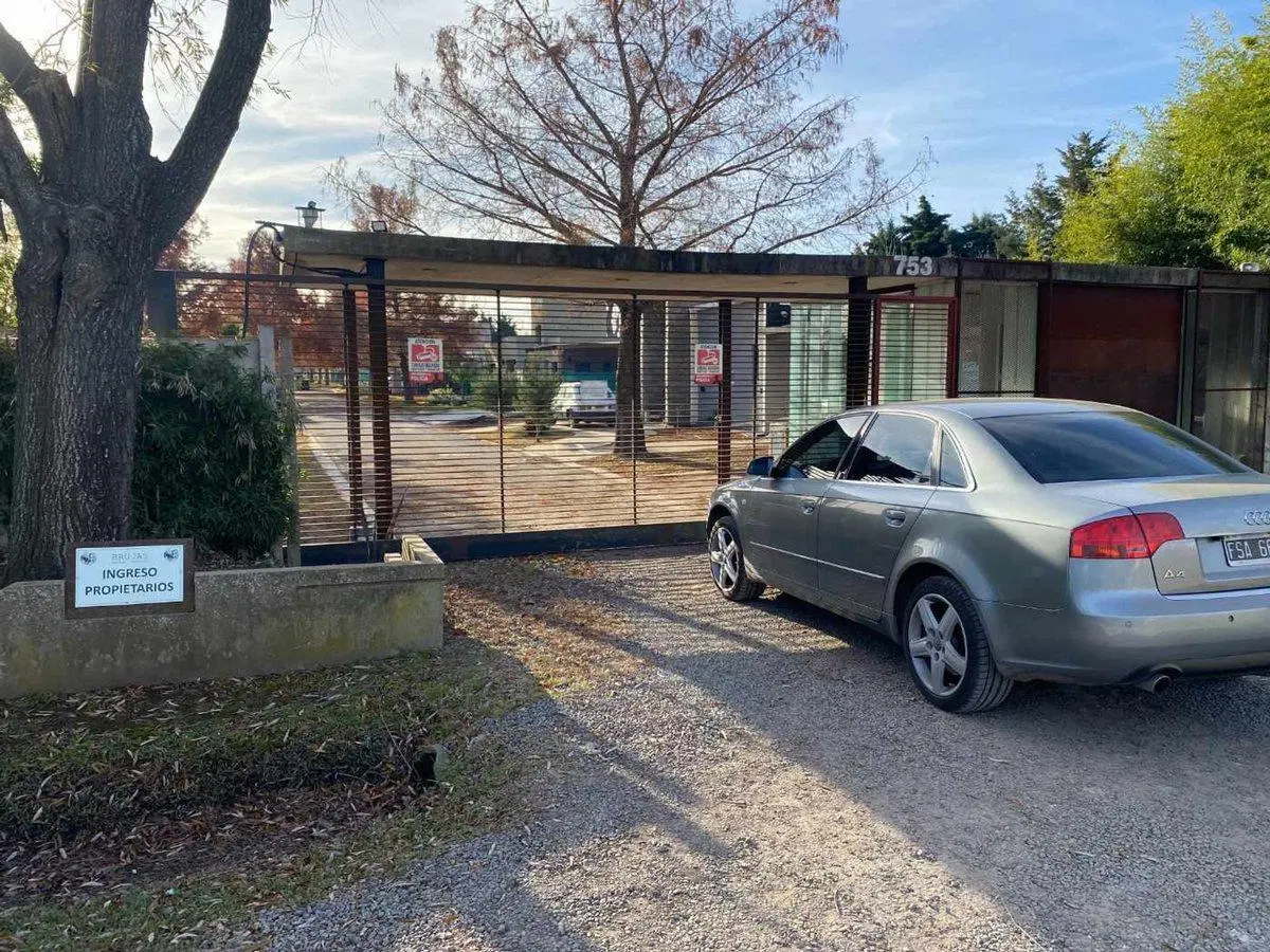 VENTA LOTE CENTRAL B PRIV BRUJAS PILAR ESCRITURADO 4