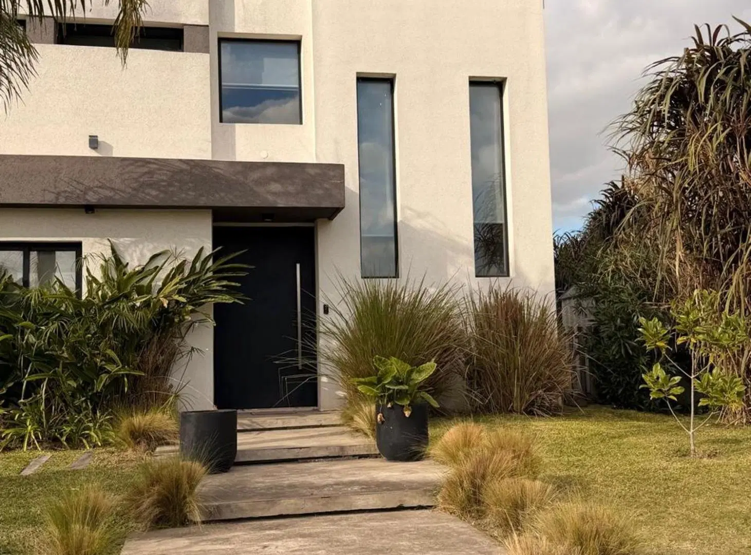 Casa 4 amb.c/pileta bajada a la laguna. 4