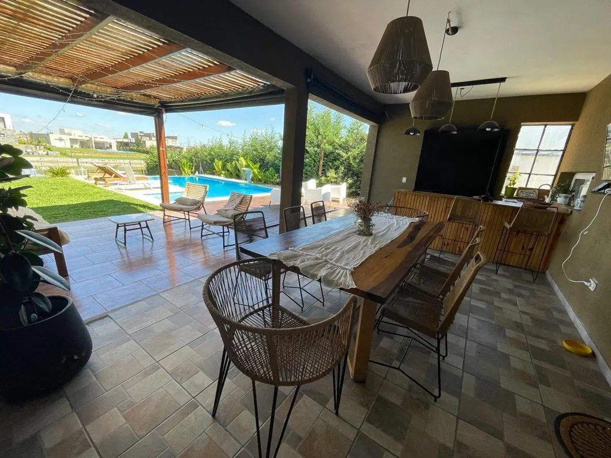VENTA .CASA A LA LAGUNA . SAN SEBASTIAN .Area 9 3