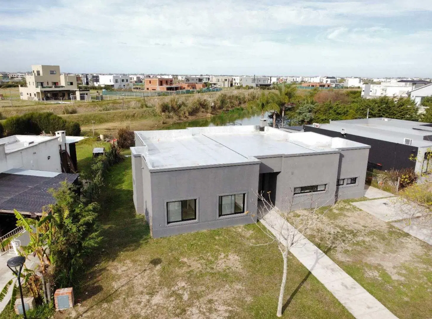 Casa al agua en Venta 5 amb. El Cantón Norte 2