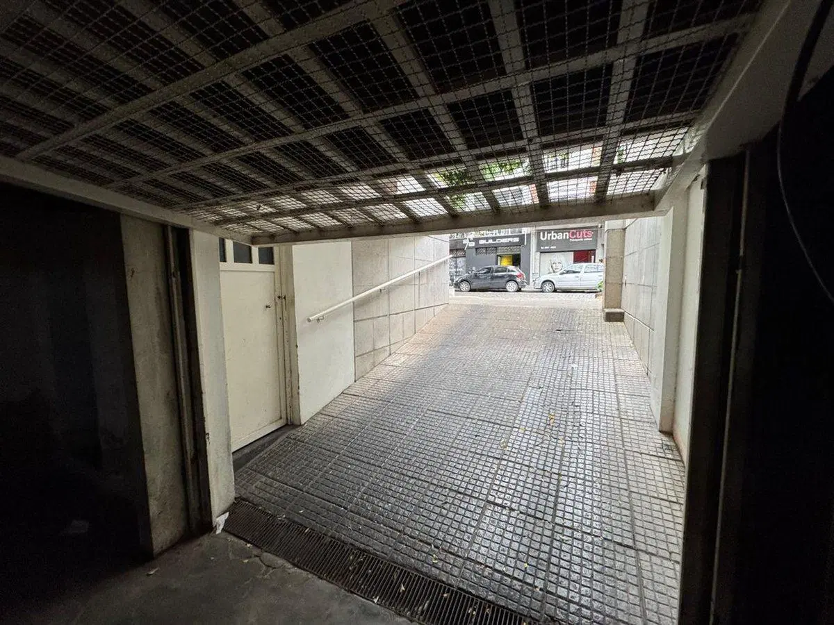 VENTA COCHERA en SAN ISIDRO 4