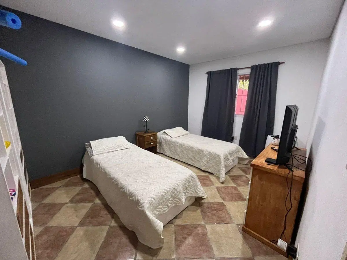 Venta casa 3 amb con pileta Manuel Alberti 4