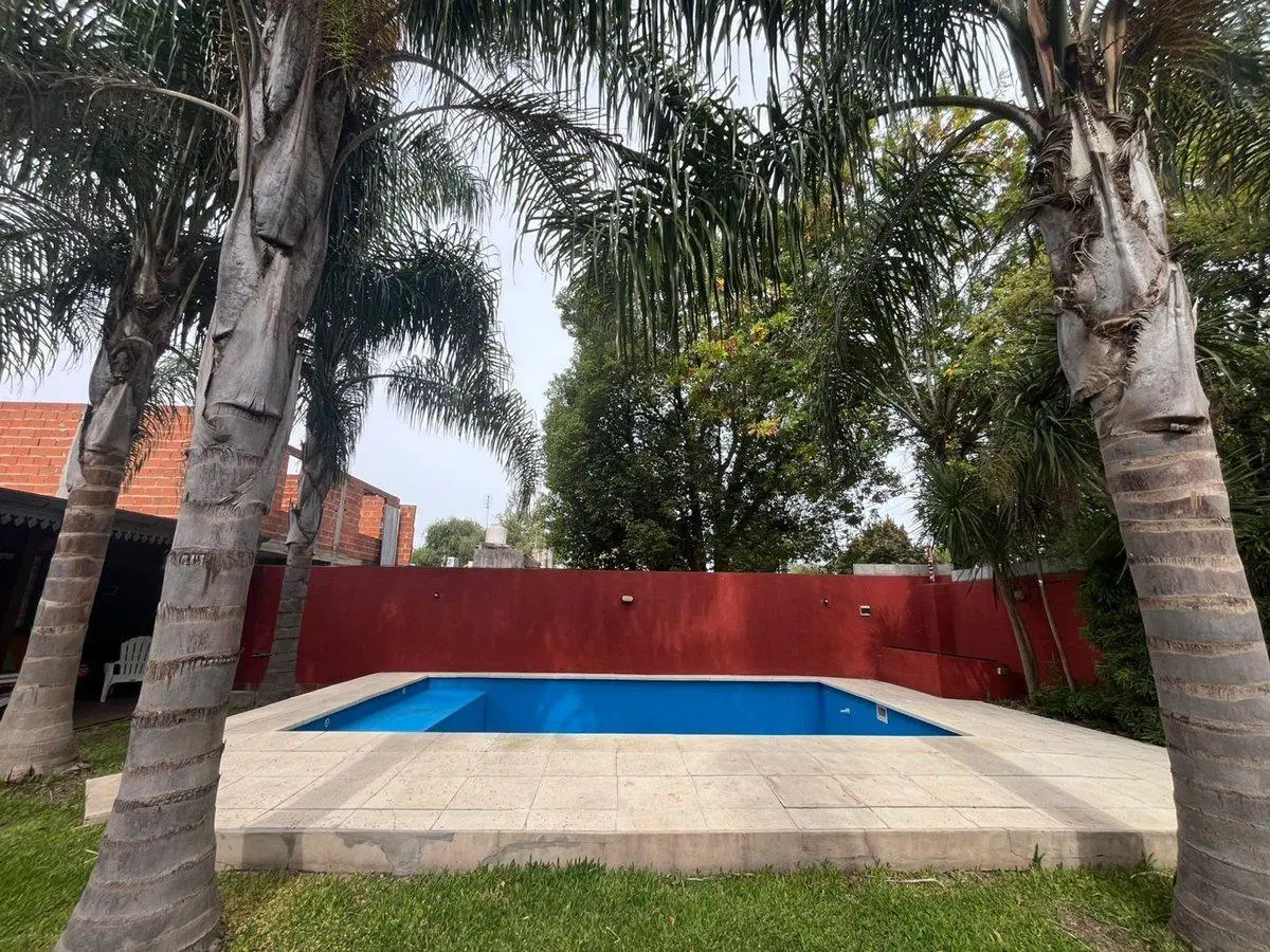 Venta casa 3 amb con pileta Manuel Alberti 8