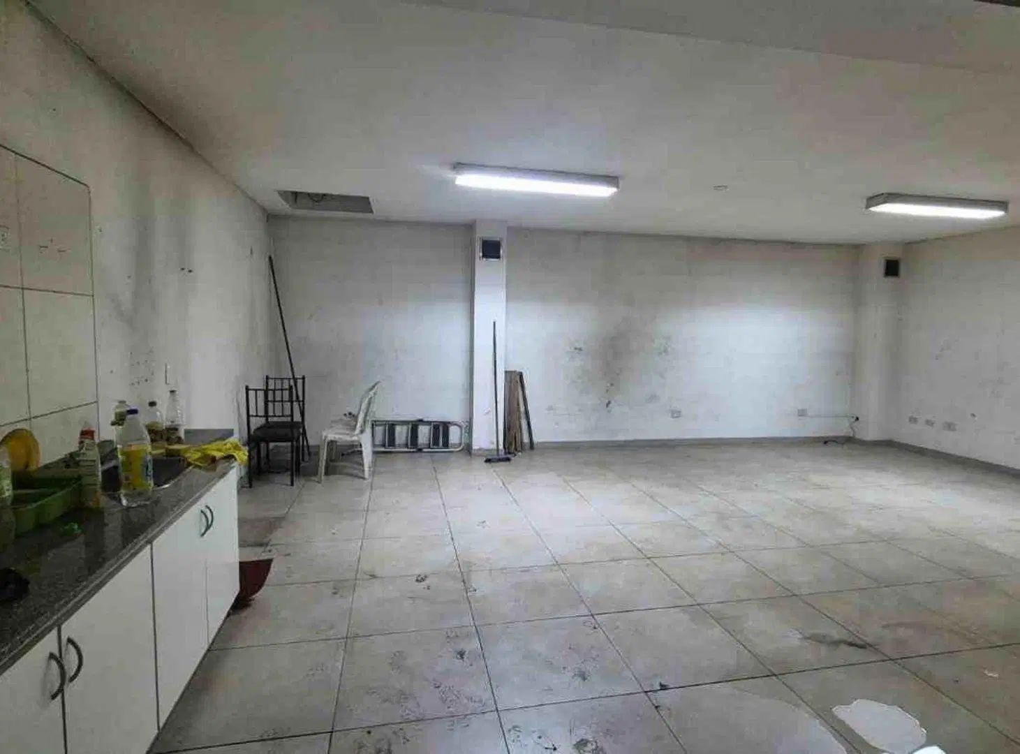 VENTA DE LOCAL EN FLORES 4