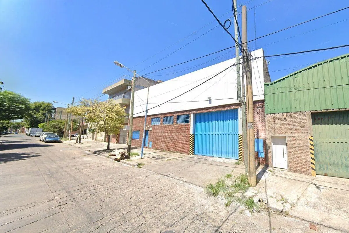 Venta de Galpón Industrial 1100 m2 en La Tablada 1