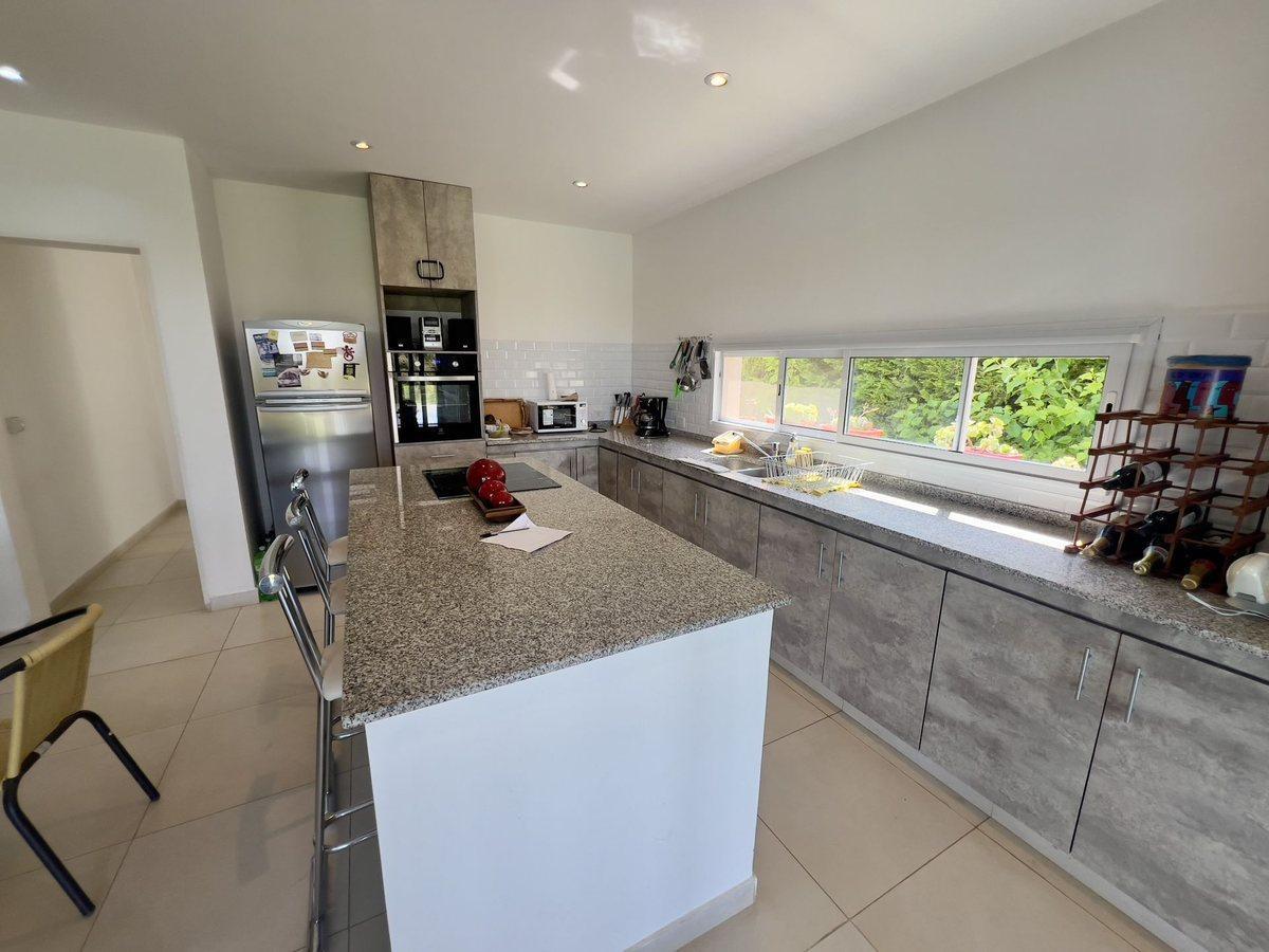 Foto de VENTA CASA 5 AMBIENTES Y PILETA CANTON NORTE, imagen 3